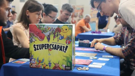 Összeeresztették az autóskártyát és a kockapókert, és megcsinálták vele az Év Játékát [telex.hu]
